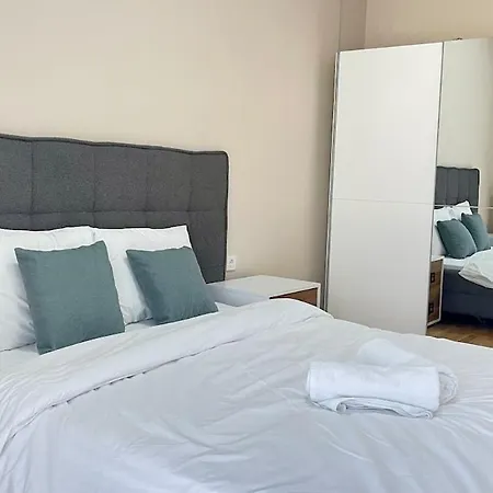 Diamond Elegant Apartment-centre View *