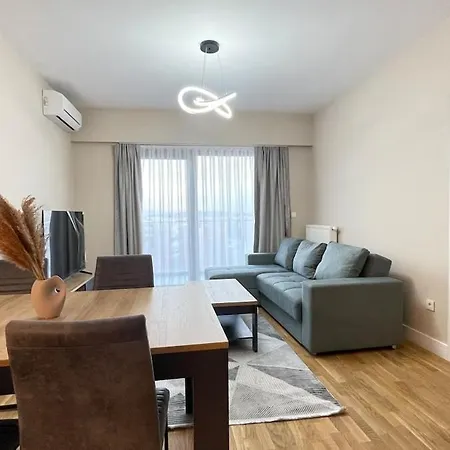Diamond Elegant Apartment-centre View *