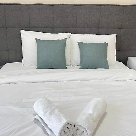Diamond Elegant Apartment-centre View *