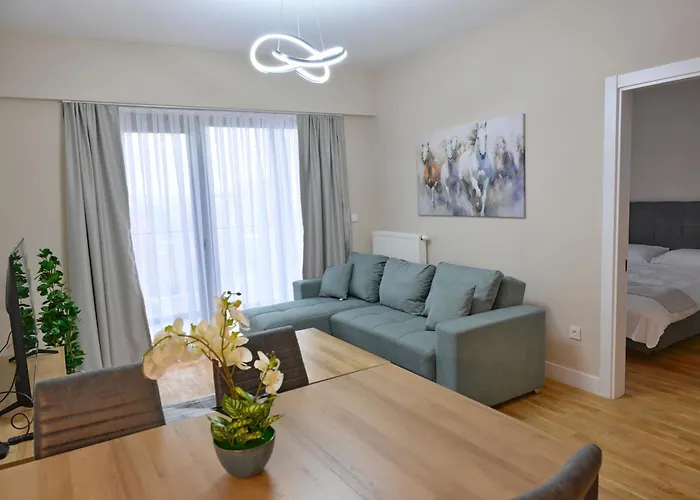 Diamond Elegant Apartment-centre View