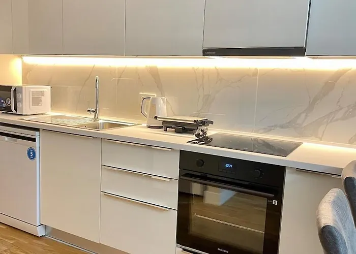 Diamond Elegant Apartment-centre View