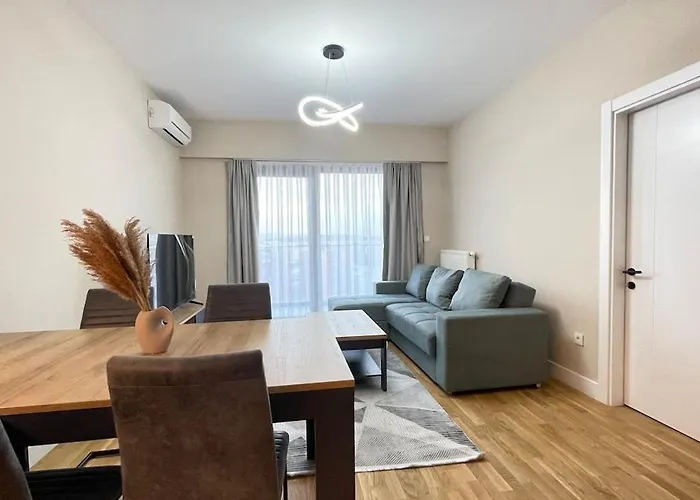 Diamond Elegant Apartment-centre View *